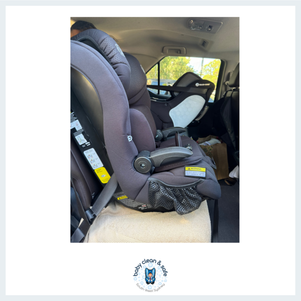 Forward facing Britax Maxi Guard and rear facing Maxi Cosi